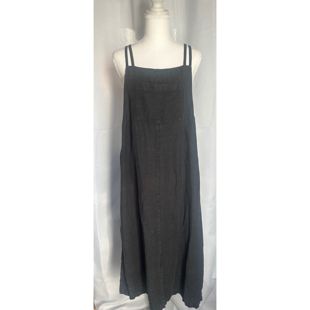 Black  linen‑style apron dress with double straps and a front patch pocket.Boho.